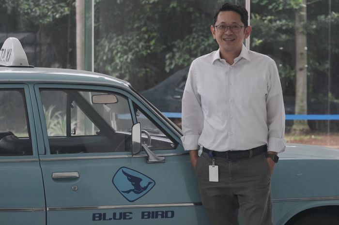 Meskipun sekarang memegang titel sebagai Wakil Direktur PT Blue Bird Tbk, siapa sangka ternyata Adrianto Djokosoetono sempat narik taksi juga.