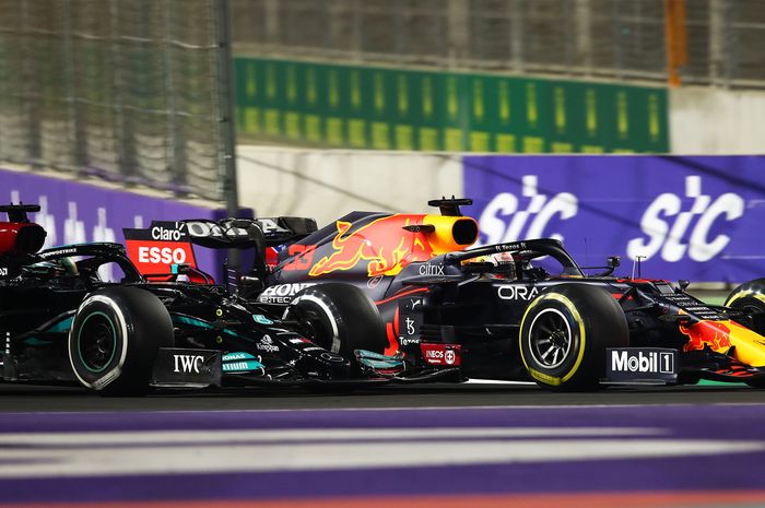 Max Verstappen vs Lewis Hamilton