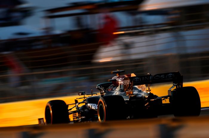 Lewis Hamilton sanjung Max Verstappen meski kalah dalam perebutan pole position F1 Abu Dhabi 2021