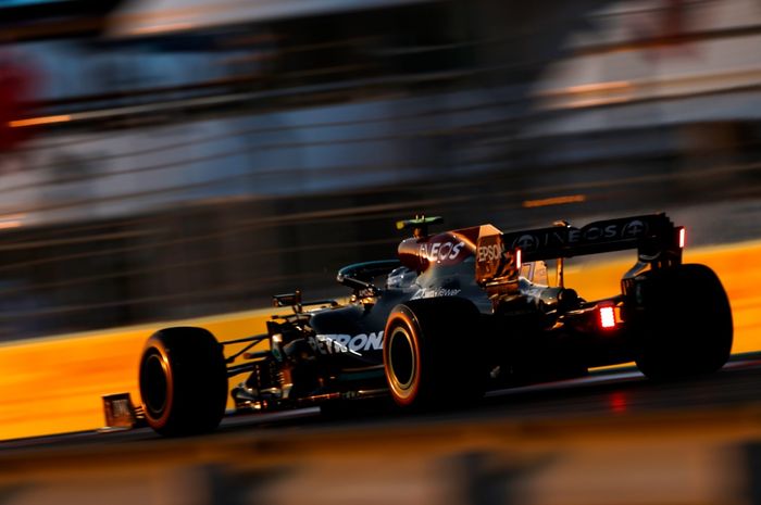 Usai F1 Abu Dhabi 2021, Toto Wolff dan Valtteri Bottas berpesta