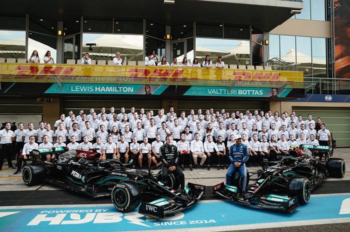 Acara perpisahan Valtteri Bottas dengan tim Mercedes.