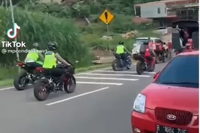 Rombongan motor sport disita polisi