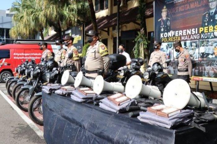 Penyerahan motor dinas ke polsek jajaran, Bagops, Baglog, Satbinmas dan SPKT Polresta Malang Kota.