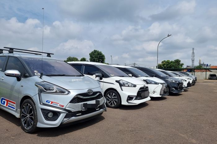 Jajaran Toyota Sienta milik anggota komunitas mobil TOSCA