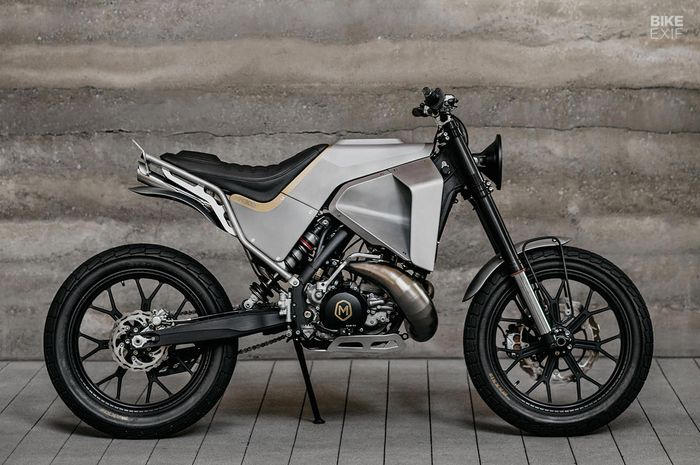KTM 300 XC-W Six Days bergaya street tracker