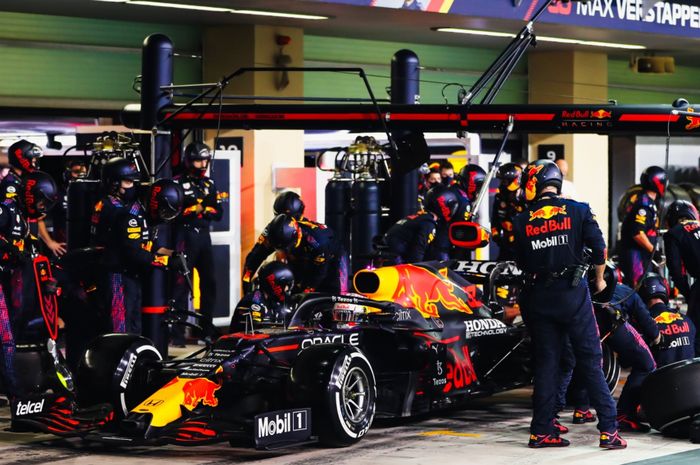 F1 hentikan koneksi radio antara bos tim dan Race Director mulai musim depan