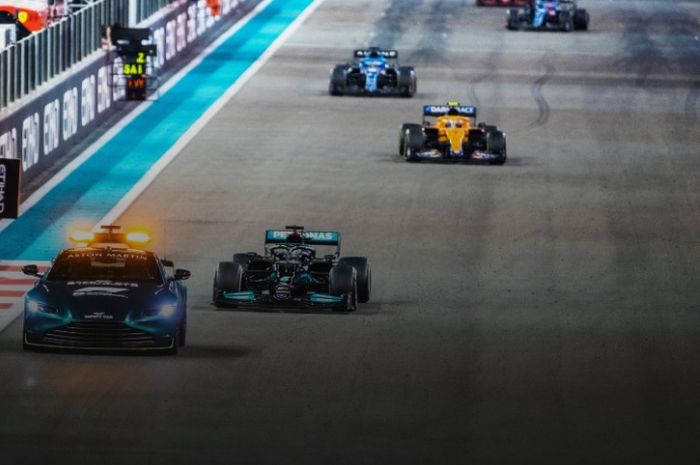 Mercedes batalkan niat banding soal F1 Abu Dhabi 2021