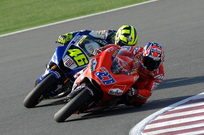 Casey Stoner mengaku dirinya rindu melihat Valentino Rossi berada di posisi paling depan dalam balapan MotoGP