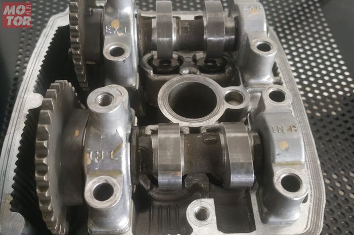 Camshaft Holder di Honda CBR150R 