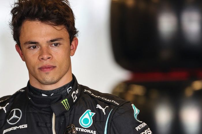 Juara dunia Formula E 2021, Nyck De Vries berkesempatan untuk menuju F1 bersama tim pabrikan Mercedes. 