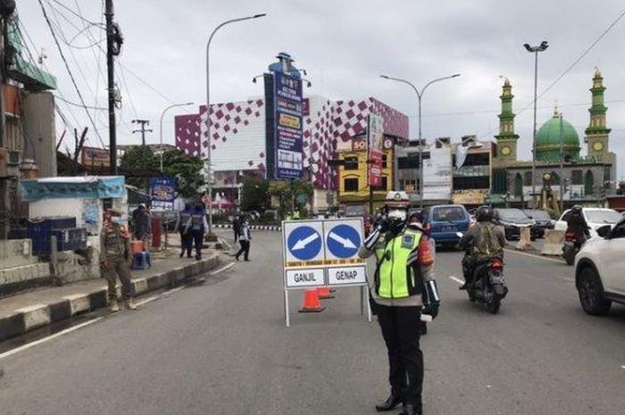 Ilustrasi penerapan aturan ganjil-genap.