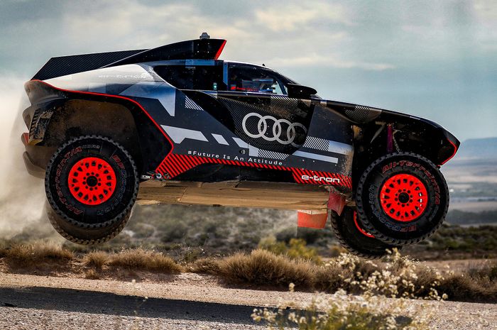 Audi RS Q E-Tron akan debut di balap garuk tanah paling akstrem, Reli Dakar 2022 yang memasuki tahun ketiga di Arab Saudi. 