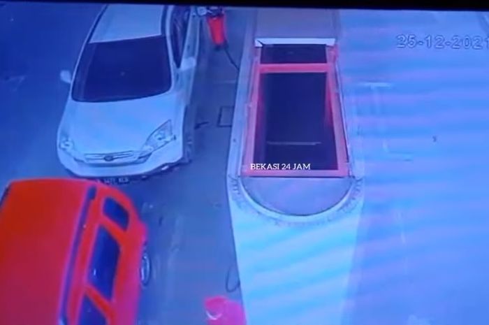 Honda CR-V melarikan diri usai isi bensin