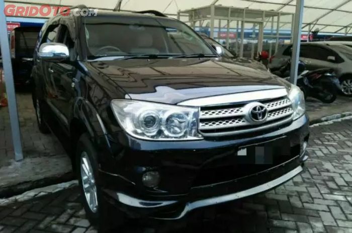 TOYOTA FORTUNER usedtoyotafortuner2011 Used  the parking