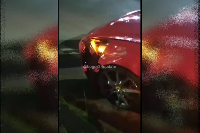 Kerusakan yang diderita Ferrari California usai kecelakaan di Simpang Tol BORR, Minggu (02/01/2021).