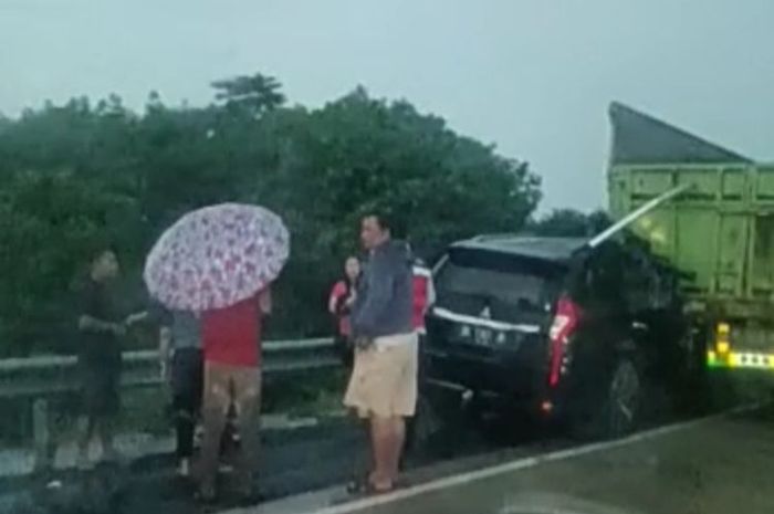 Mitsubishi Pajero Sport tabrak truk di Tol Lampung