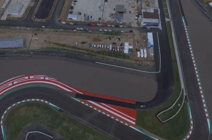 Persiapan di Sirkuit Mandalika masih terus dilakukan sebelum MotoGP Indonesia 2022 digelar.