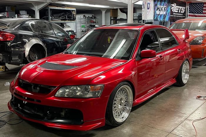 Modifikasi Subaru Impreza WRX dengan wajah Mitsubishi Lancer Evo