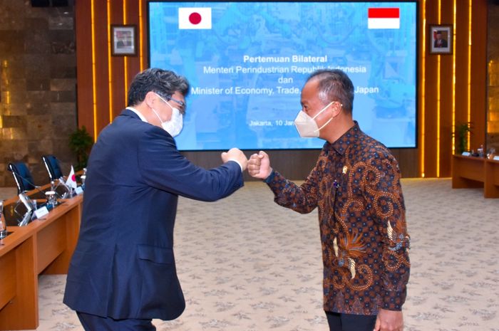 Menteri Perindustrian Indonesia Agus Gumiwang Kartasasmita bertemu dengan Menteri Ekonomi, Perdagangan dan Industri (METI) Jepang, Koichi Hagiuda.