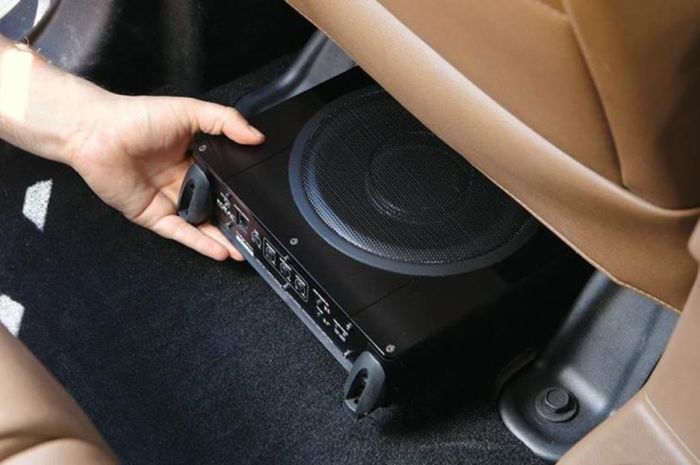 ILUSTRASI. Subwoofer Underseat