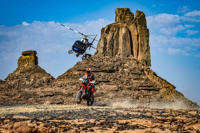 Ban yang dipakai di motor Reli Dakar bukan ban biasa