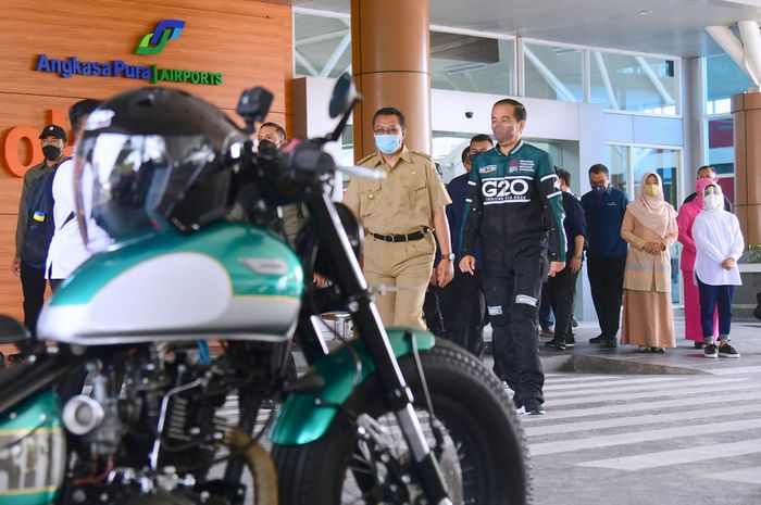 Presiden RI Jokowi saat kunjungan kerja di Lombok, Nusa Tenggara Barat, Kamis (13/01/2022).