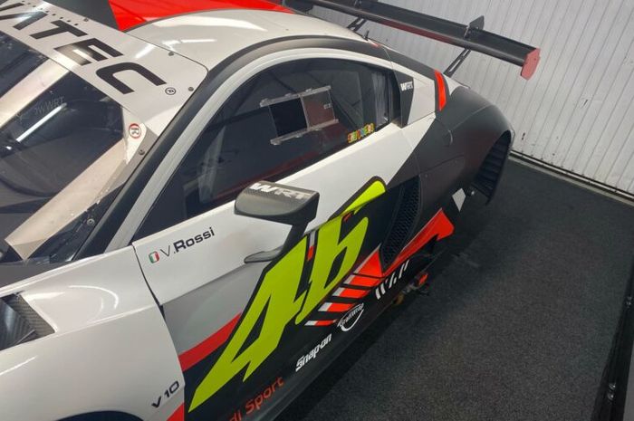 Valentino Rossi resmi pindah haluan jadi pembalap di tim WRT Audi pada ajang Fanatec GT World Challenge Europe 2022.