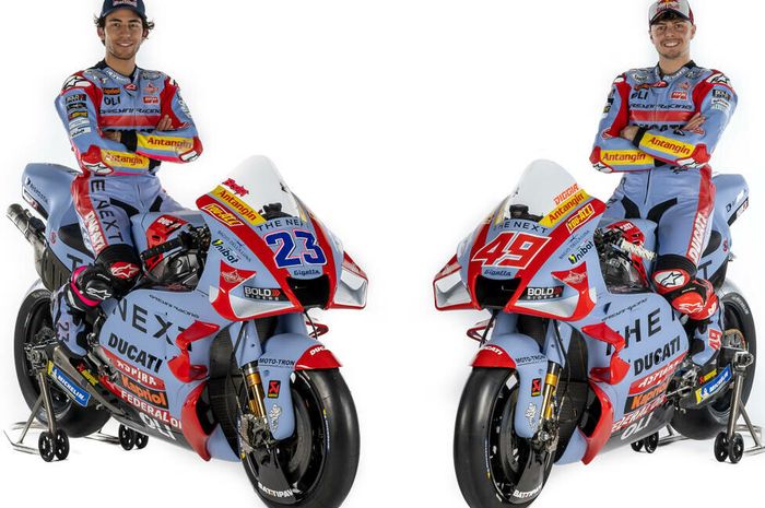 Fabio Di Giannantonio (kanan) bersama Enea Bastianini dalam presentasi tim Gresini Racing Ducati, Sabtu (15/1/2022).