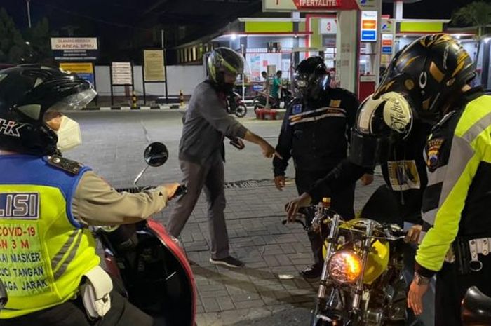 Satlantas Polres Blora menyita motor yang menggunakan knalpot brong