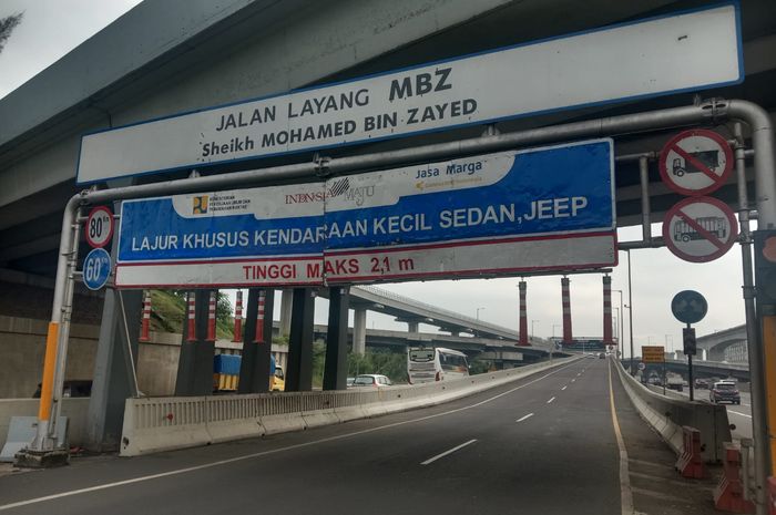 Akibat material tajam, 21 mobil pecah ban di tol MBZ