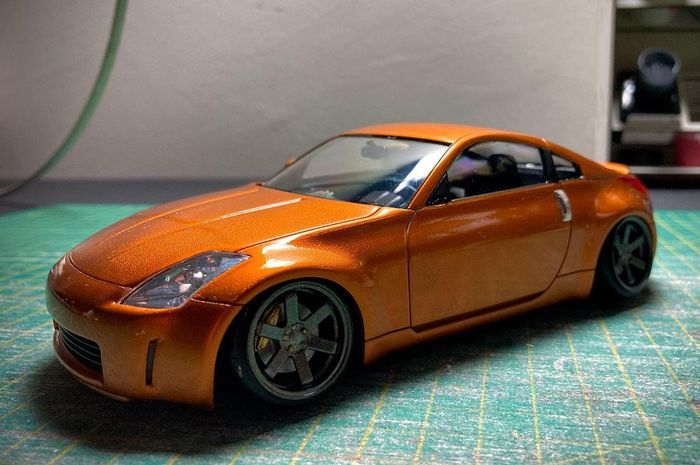 Merakit Tamiya Nissan 350Z dengan skala 1/24