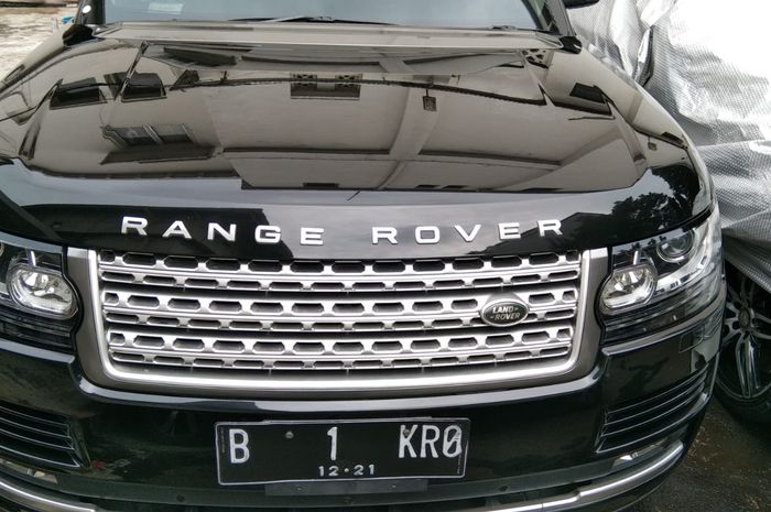 Range Rover 3.0 LWB yang dilelang