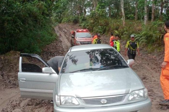 Kronologi sekeluarga naik Toyota Soluna nyasar di hutan Kalimantan gara-gara Google Maps, Basarnas sampai turun tangan