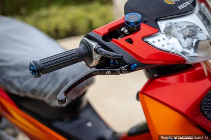 Ada master rem Brembo dan throttle grip Active