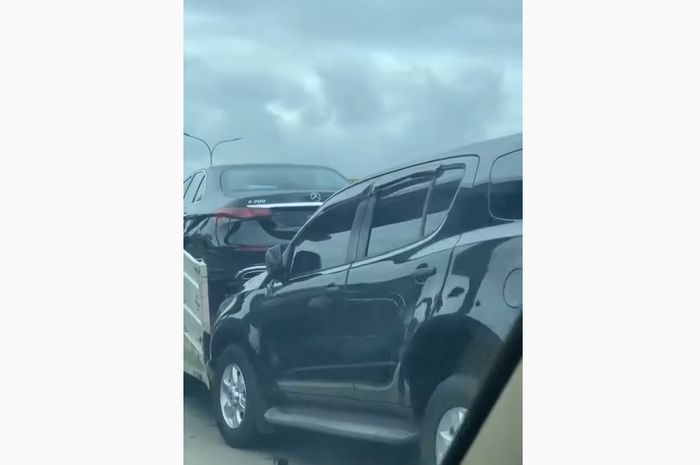 Tabrakan beruntun di tol Jagorawi