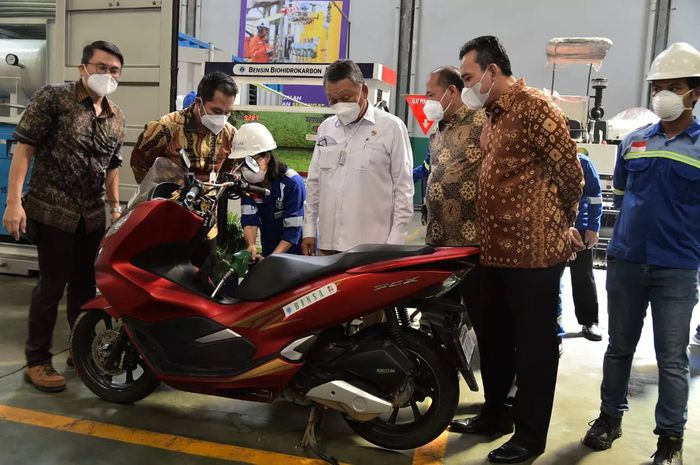 Pemerintah melalui Kementerian Energi dan Sumber Daya Mineral (ESDM) berkerjasama dengan Institut Teknologi Bandung (ITB) melakukan uji coba pembuatan bensin dengan minyak sakit industri (Bensa)