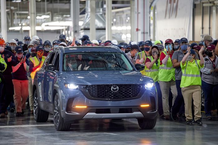 Mazda CX-50 meluncur dari pabrik MTM di Huntsville, Alabama, Amerika Serikat (27/1).