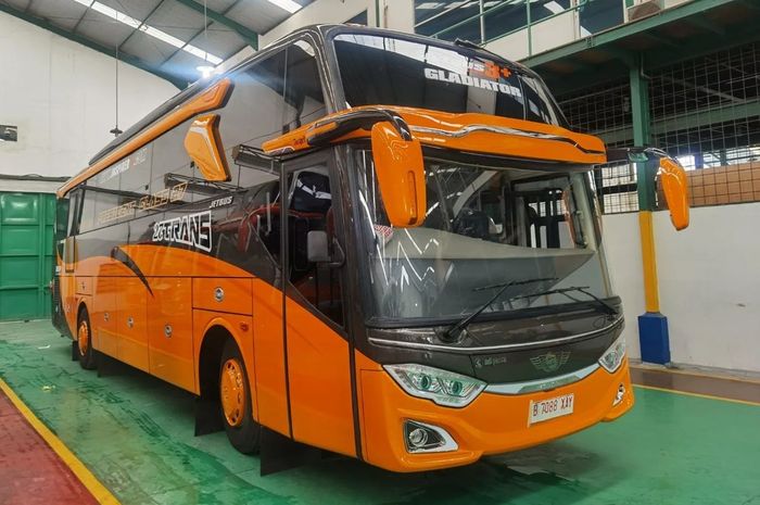 Armada bus baru PO 27 Trans yang digarap Karoseri Adi Putro.