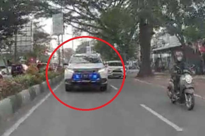 Berlagak jadi petugas, pengemudi Pajero Sport ditilang gara-gara nyalakan lampu rotator, dendanya bikin nangis