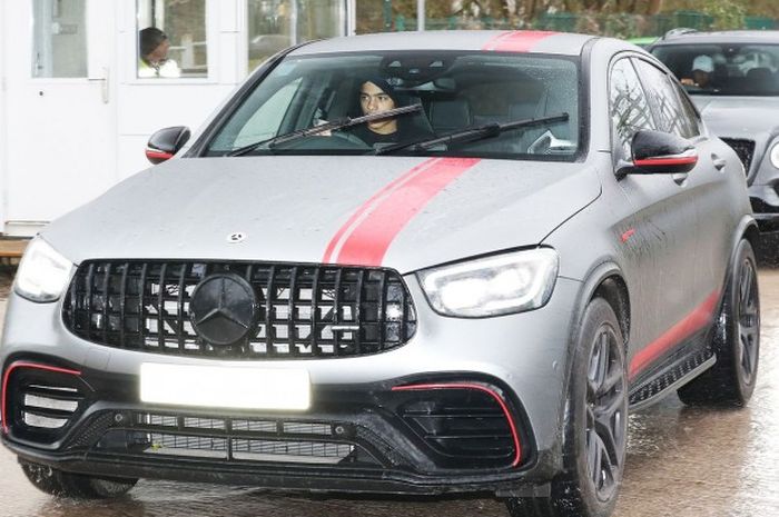 Mason Greenwood tertangkap kamera lagi nyetir Mercedes-Benz GLC AMG Coupe.
