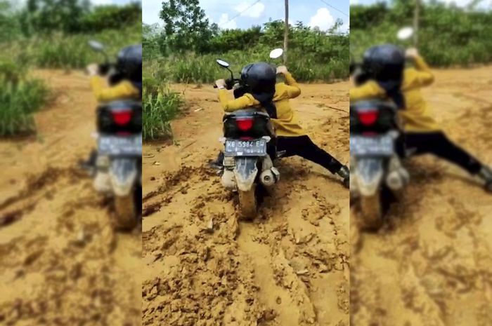 Cewek pengendara Yamaha X-Ride yang sampa split gara-gara terjebak di jalanan tanah berlumpur.