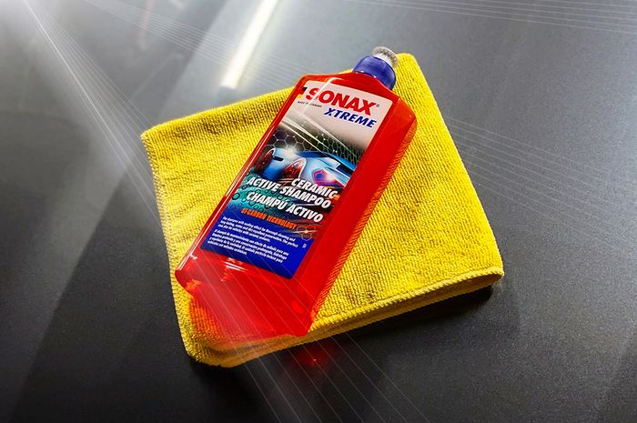 Tekstur sampo mobil umumnya terasa licin, tidak kesat seperti sampo atau sabun pada umumnya.