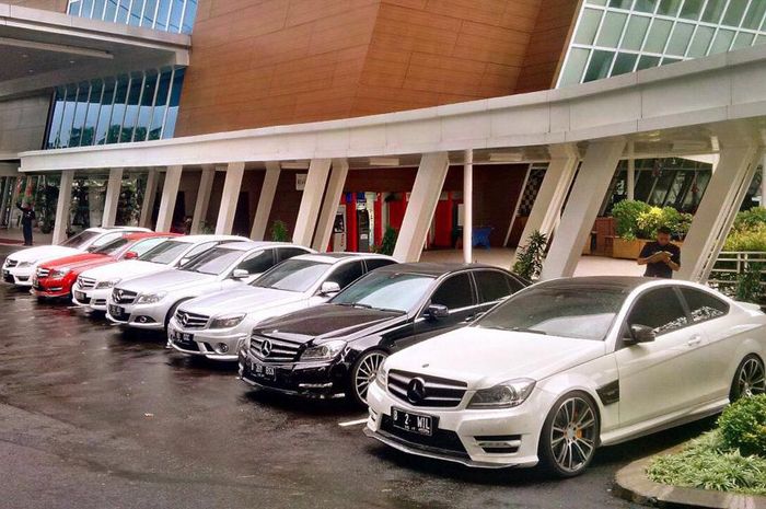 Deretan mobil komunitas Mercedes-Benz W204 Club Indonesia