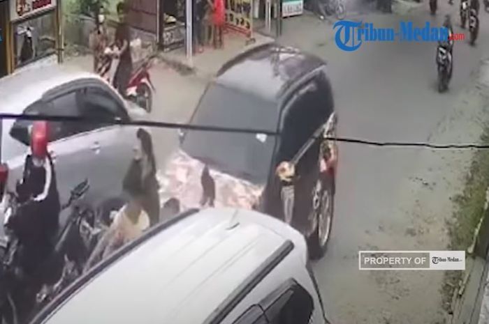Emak-emak gugup pakai mobil matik bawa petaka, Grand Vitara ormas lindas pemotor hingga meninggal dunia
