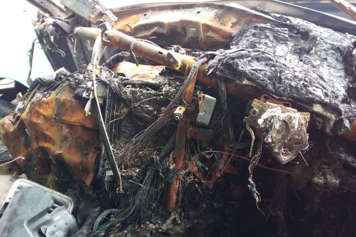 Bagian dasbord depan Toyota Camry uang dikemudikan AKP Novandi Arya