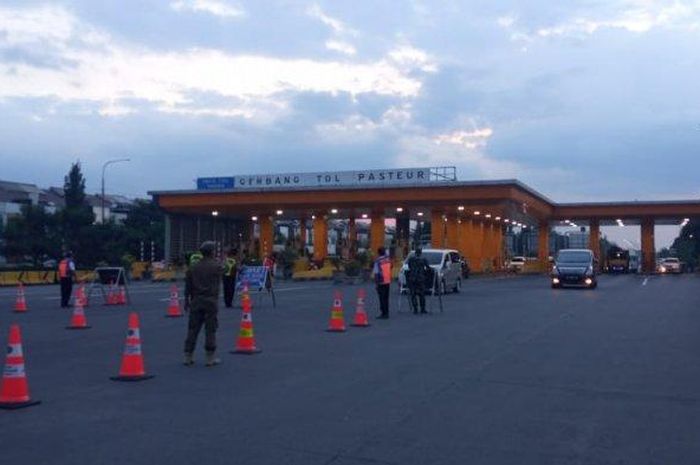 GT Pasteur jadi salah satu lokasi diterapkannya ganjil-genap selama PPKM Level 3 diberlakukan di Bandung Raya.