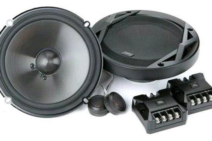 Ilustrasi Slspeaker Split 2-Way JBL Car Audio