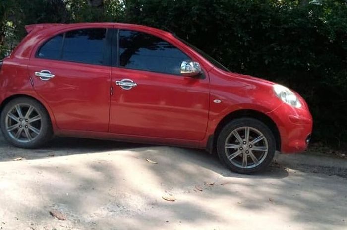 Polisi tidur terlalu tinggi merusak kendaraan yang melewatinya.(Akun Facebook Mas Jack Juventini)