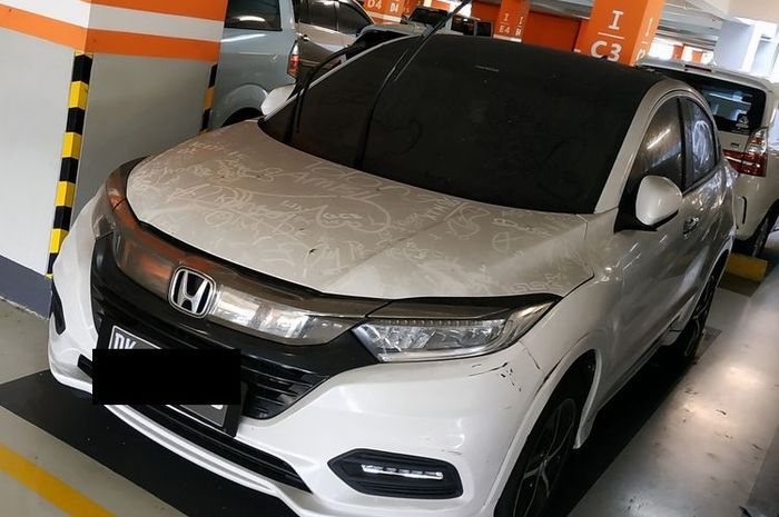 satu unit Honda HR-V yang diparkir lebih dari satu tahun di Bandara I Gusti Ngurah Rai Bali