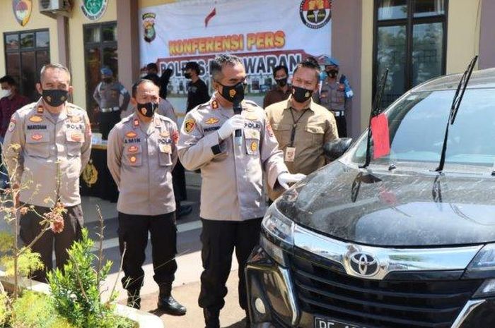 Toyota Avanza hitam yang menjadi barang bukti penggelapan mobil rental di Pesawaran, Lampung